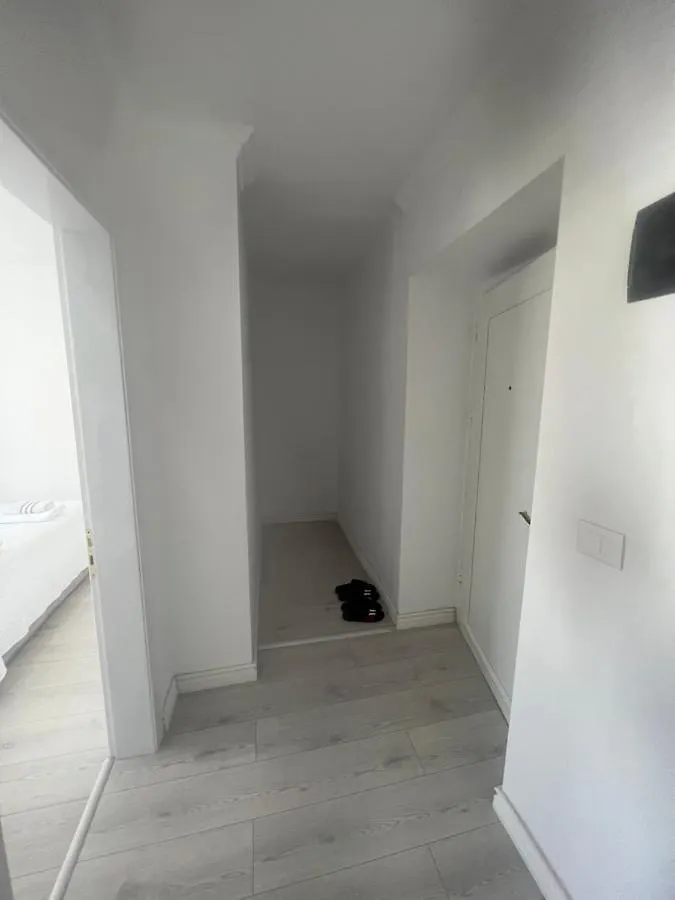 Filip Apartment ベラト